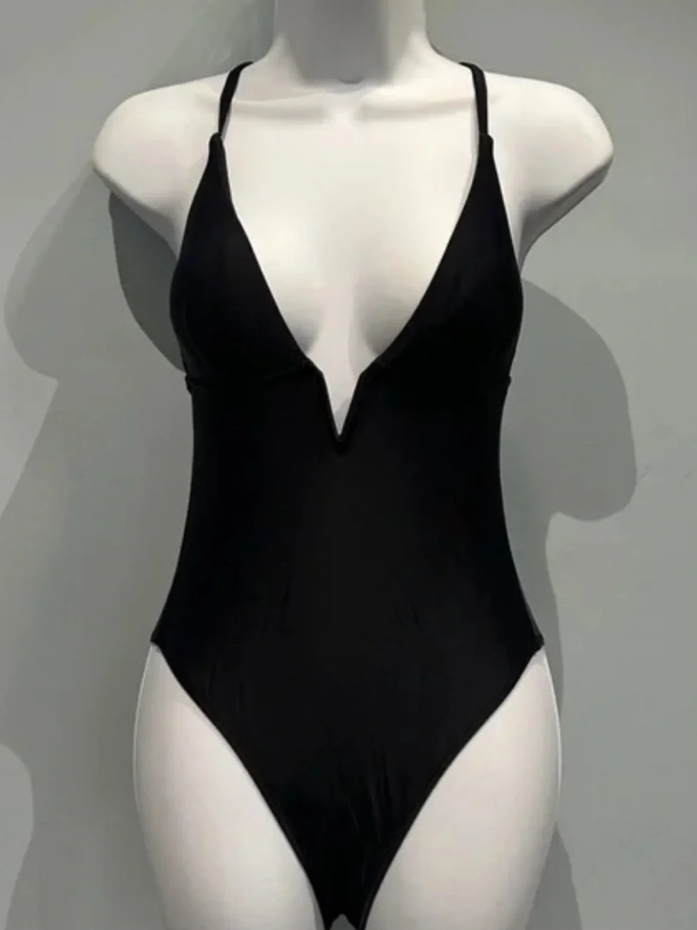 Cupshe Elegant Black Plunge V Crossback Onepiece Bathing Suit Black XS New - Picture 5 of 12